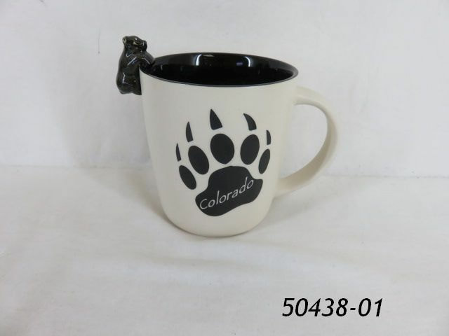 Colorado Souvenir mug, matte finish with 3D bear figurine and bear paw design